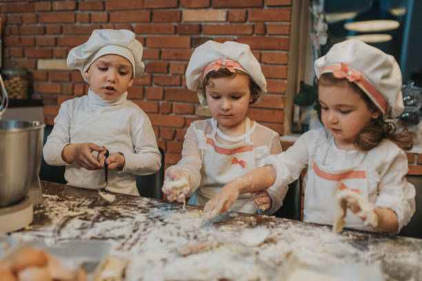 Enfants qui font la cuisine